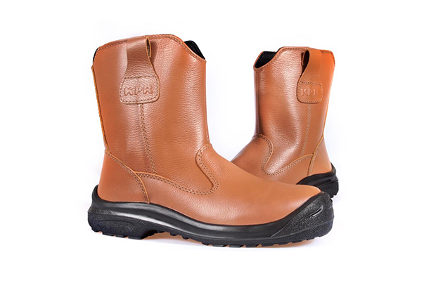 ủng bảo hộ lao động