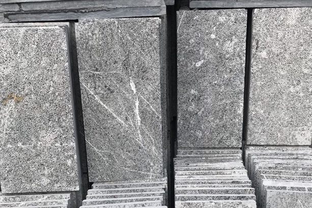 Đá đen băm toàn phần 30x60x(2,5-2,7) cm