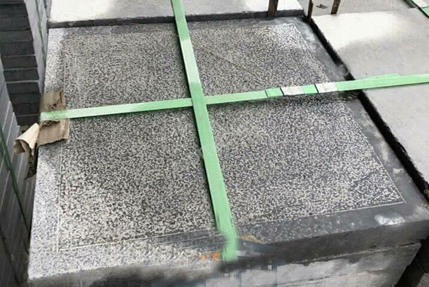 Đá đen băm trừ viền 40x40x(2,5-2,7) cm