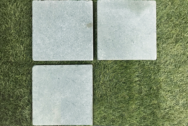 đá bazan xanh mài mẻ cạnh