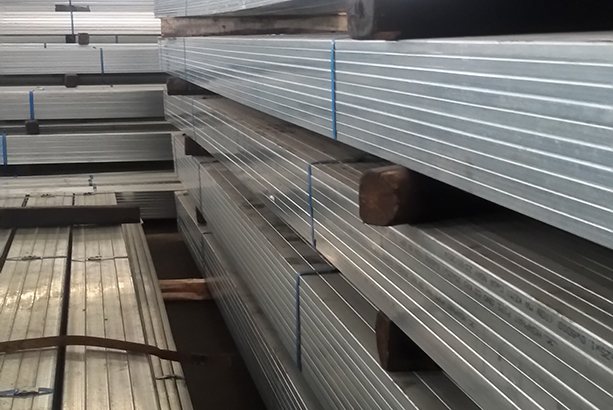  Thép hộp mạ kẽm Hòa Phát 16x16x1.2 mm