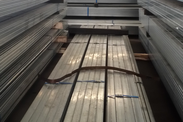 Thép hộp mạ kẽm Hòa Phát 16x16x0.9 mm