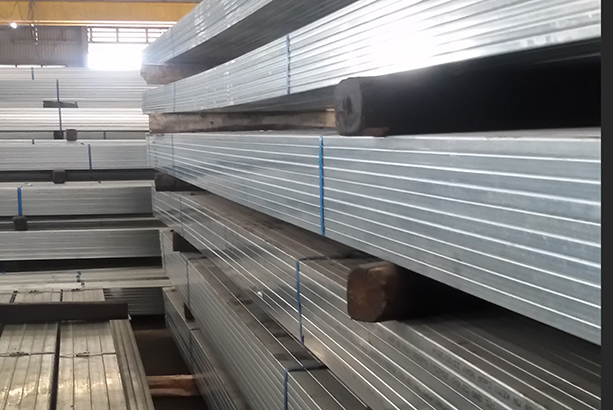 Thép hộp mạ kẽm Hòa Phát 20x40x0.9mm