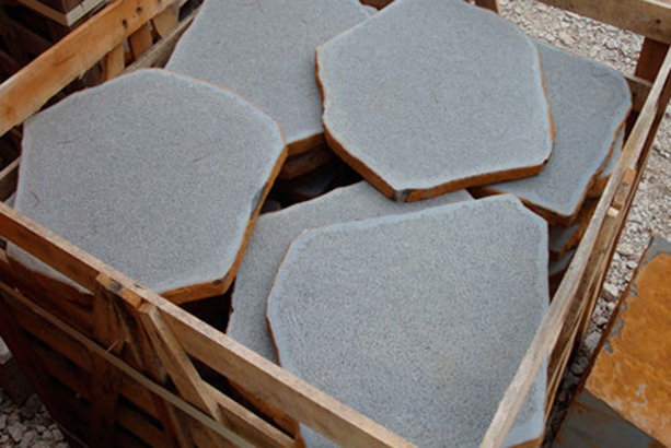 đá bazan xám thớt lát sân vườn