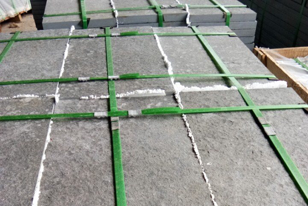 Đá bazan đen khò lửa 30x60x2 cm