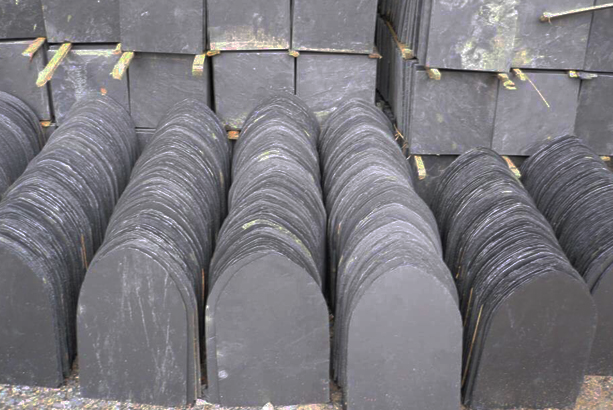 Đá slate đen Lai Châu lợp mái mũi hài 14x21cm