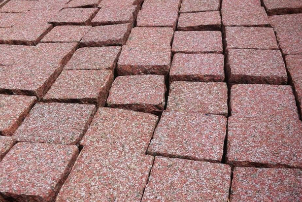 Đá cubic granite đỏ Bình Định 10x10x5cm