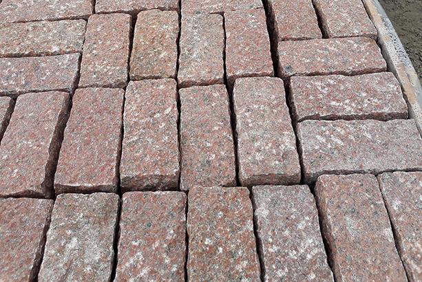 Đá cubic granite đỏ Bình Định 10x10x20cm