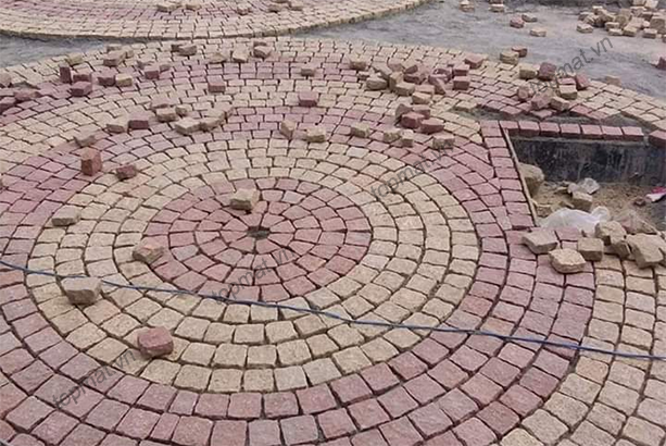 Đá cubic lát sân vườn