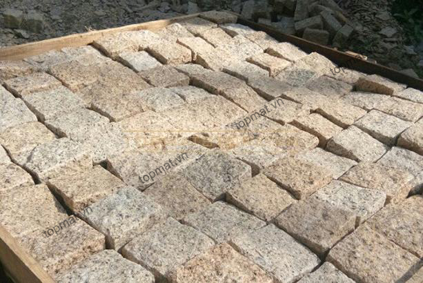 Đá cubic granite vàng bình định