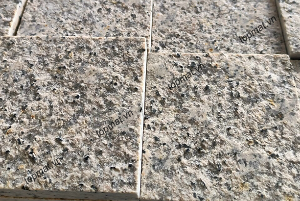 đá granite vàng nhạt bình định băm mặt