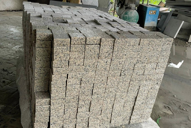 Đá cubic granite vàng 10x10x5cm