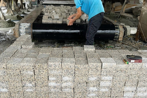 đá cubic granite vàng bình định