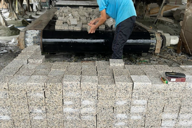 đá cubic granite vàng