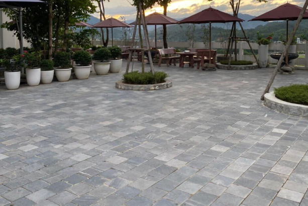 Đá đen Thanh Hóa lát sân vườn