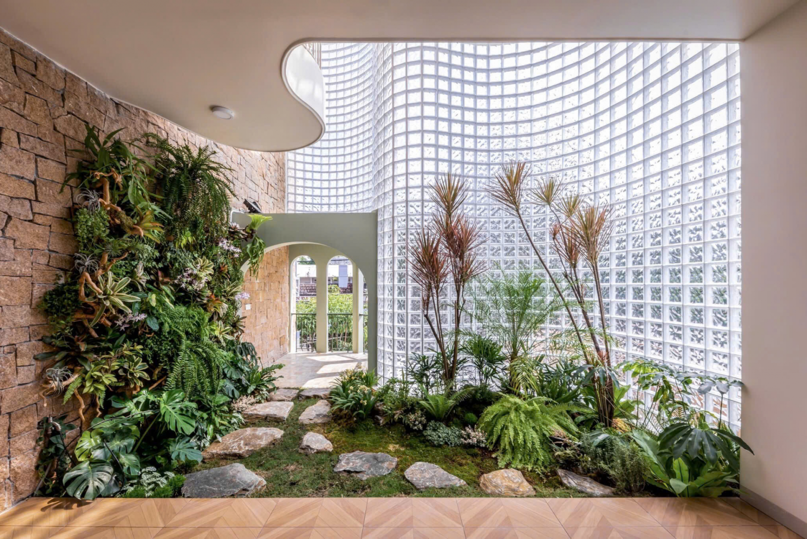 Vật liệu lấy ánh sáng tự nhiên giúp hòa mình với thiên nhiên