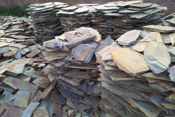 Đá rối đa sắc Lai Châu được khai thác và cắt cạnh ngẫu nhiên